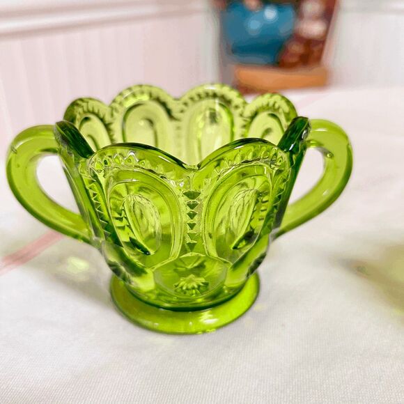 Vintage L.E. Smith Glass Moon and Stars Avocado Green Cream and Sugar Set - Picture 3 of 7